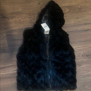NWT Girls Hooded Faux Fur Vest Cozy Y2K Barbiecore Winter Size 6